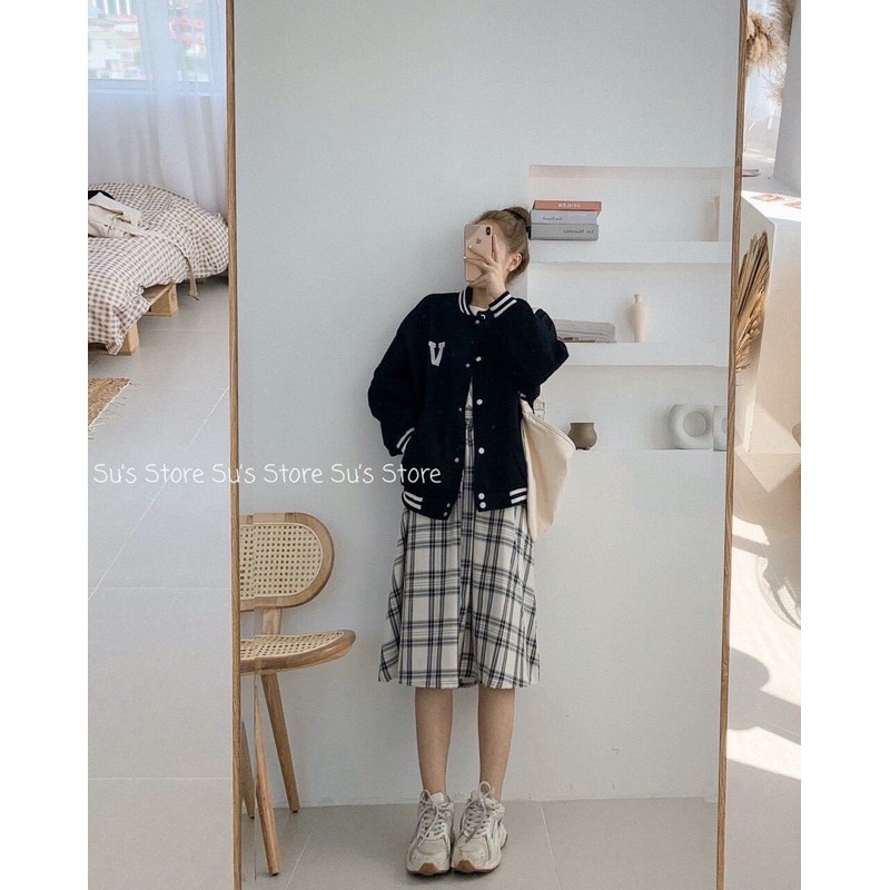 Áo khoác nữ bomber phối viền in chữ V trẻ trung | BigBuy360 - bigbuy360.vn