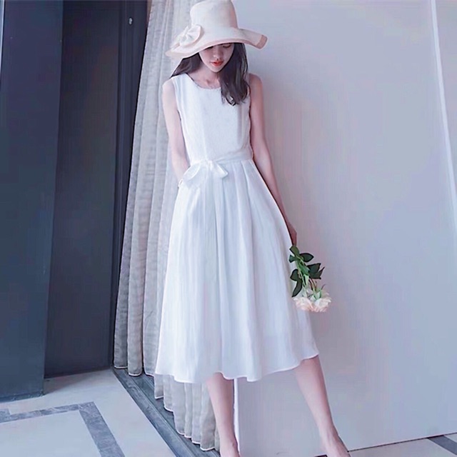 Đầm váy trắng sát nách thắt eo