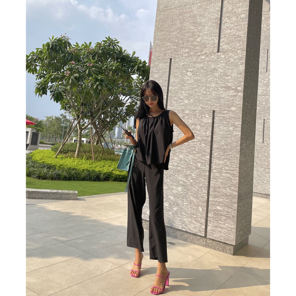 Sleeveless blouse- áo lụa cộc tay