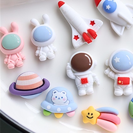Phụ Kiện Trang Trí Giày Hình Phi Hành Gia Mới -Cuc /jibz /Button croc /Charm/Dan rocket Stellite