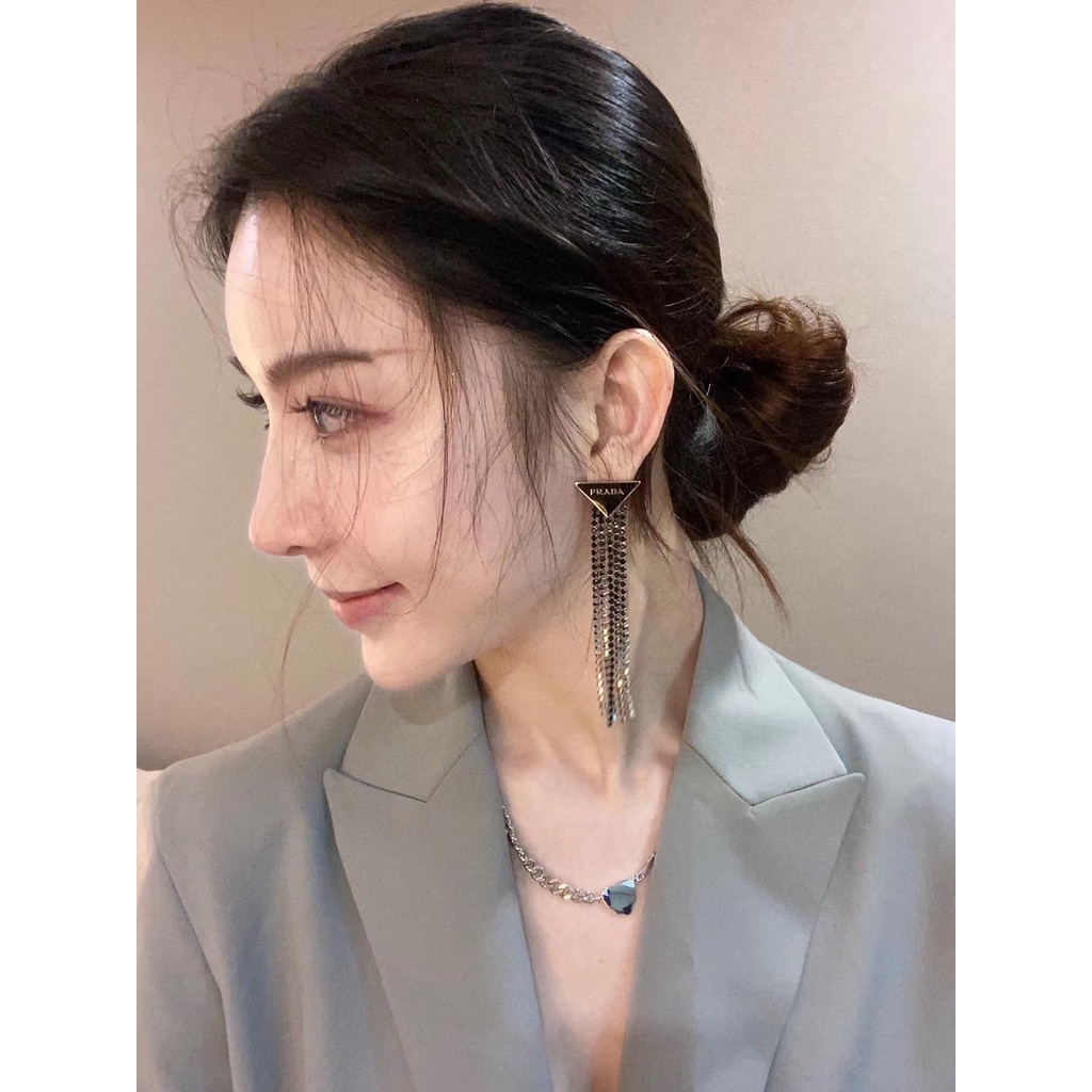 Khuyên Tai Tròn Bằng Thép Titan In Logo Prada Thời Trang Cho Nữ