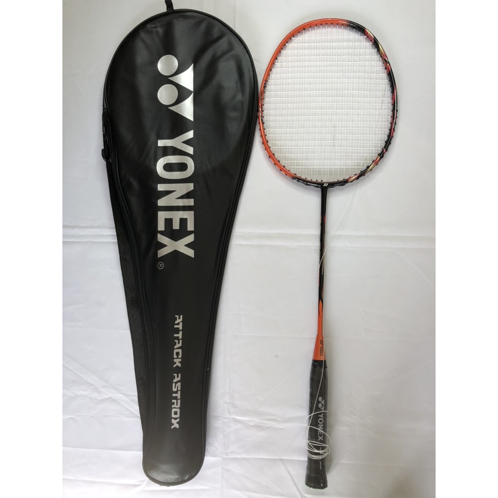 Một Cây Vợt Cầu Lông yonexx Khung Carbon  Căng Cước 9,5kg Tặng Cước và Quấn Cán Chống Trơn