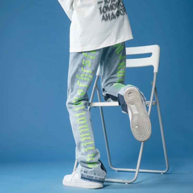 Quần jean dài ống rộng thêu chữ hợp xu hướng thời trang cho nam