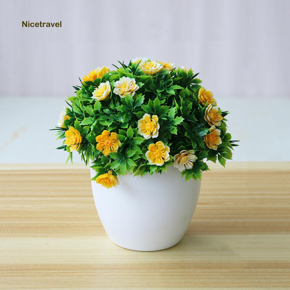 Chậu hoa nhân tạo trang trí không gian sống động