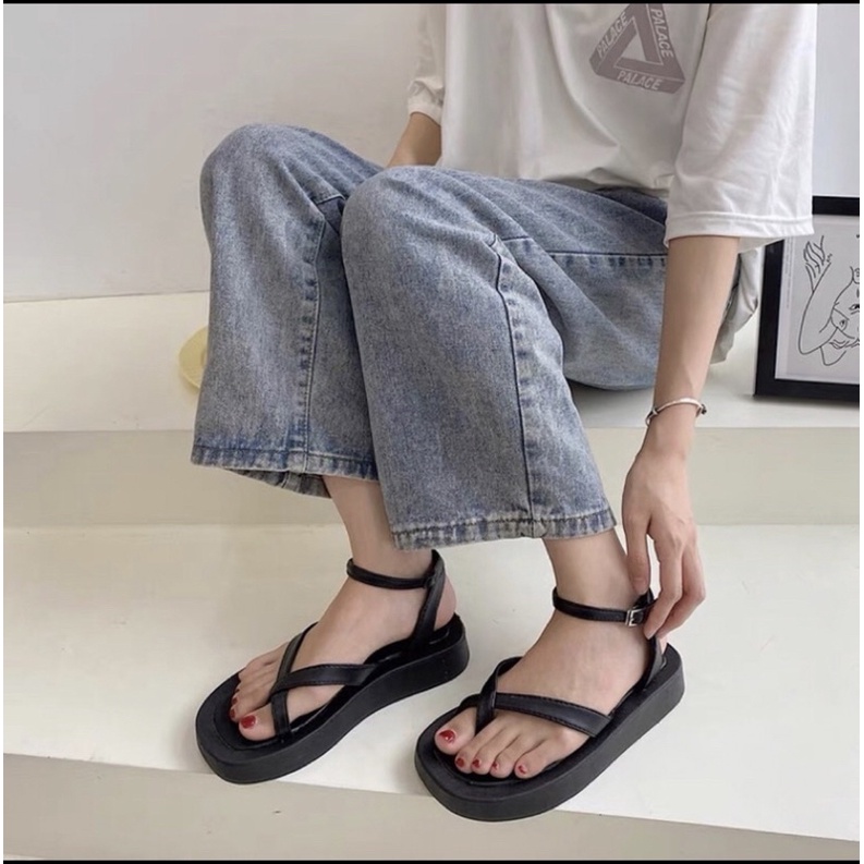 pass sandal như hình, mua 195, pass 139 mới đi 1,2 lần, sandal giá rẻ