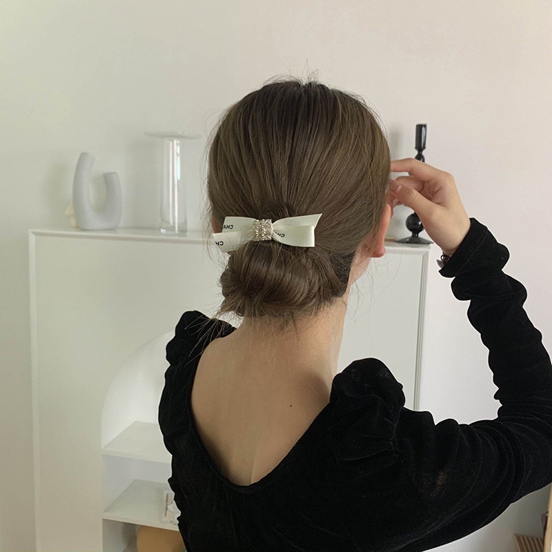 Kẹp tóc nơ đá vuông xinh xắn