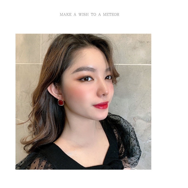 Khuyên tai màu rượu vang đỏ thời trang hàn quốc