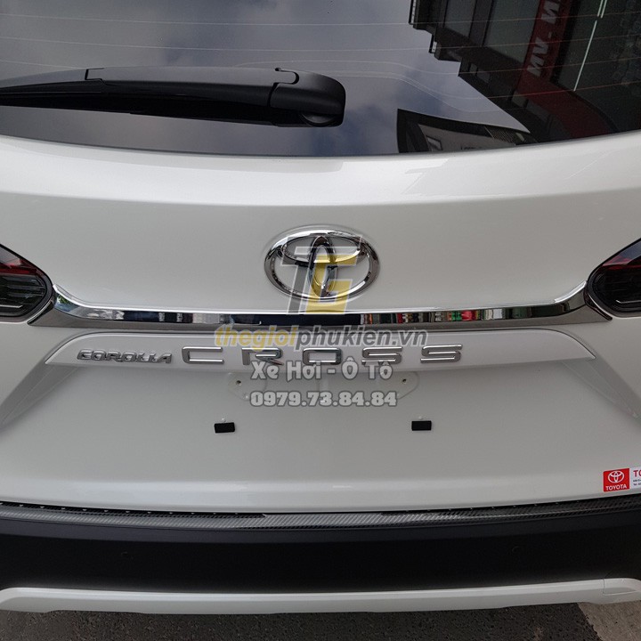 Ốp trang trí tay mở cốp sau Toyota Corolla Cross mạ Crom