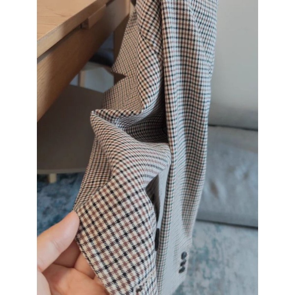 Áo blazer kẻ caro nâu MNG