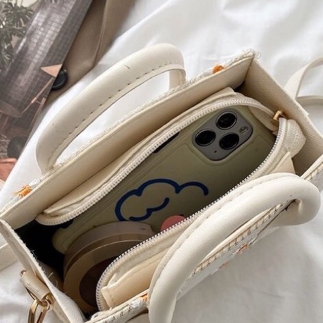 Túi đeo chéo cói thêu hoa phối da mùa hè (có sẵn, hình thật)