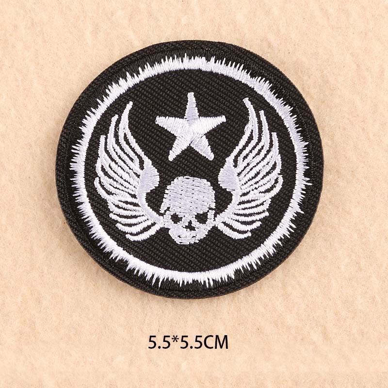 Miếng Dán Ủi Quần Áo Thêu Hình Đầu Lâu Màu Trắng Đen Phong Cách Punk