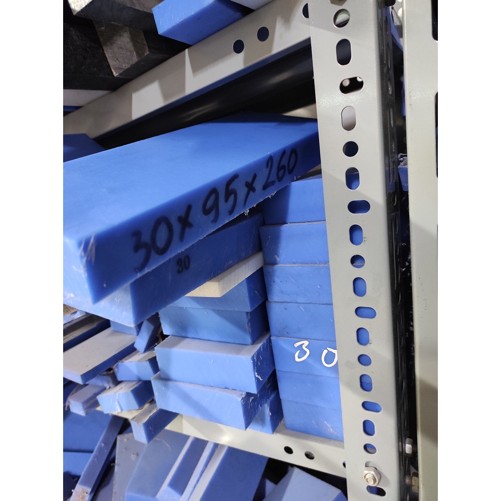 Tấm nhựa MC Hàn Quốc màu xanh 30x95x260mm