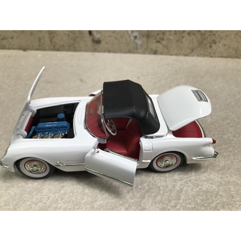 Mô hình xe cổ CHEY Corvertte 1953 - 1:32