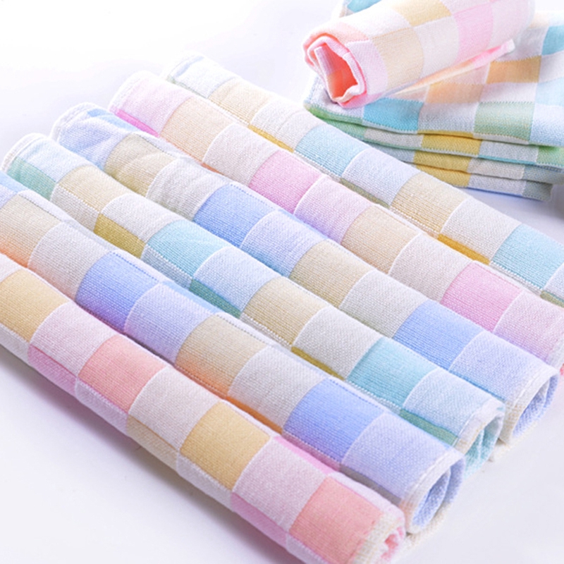 Khăn tắm làm từ cotton mềm mại dành cho bé
