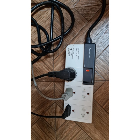 Ổ cắm nối dài có dây Panasonic 5 lỗ cắm 3 chấu Công suất lớn WCHG28352 - Có công tắc an toàn