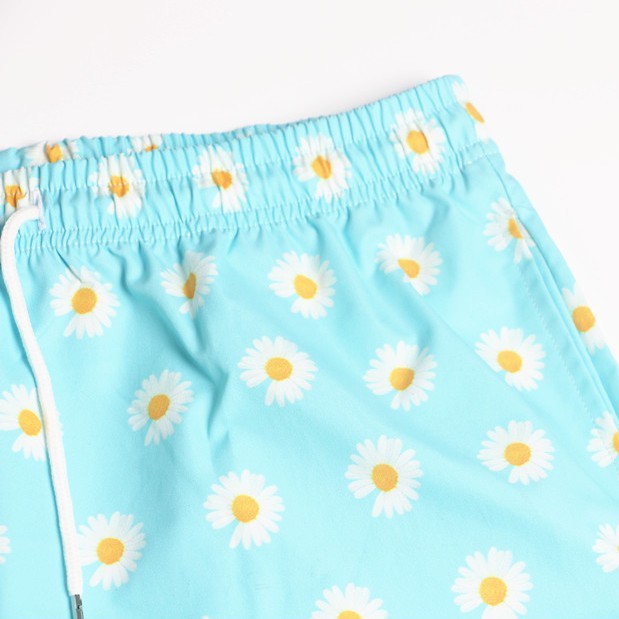 Quần đùi xanh nhiều hoa cúc daisy