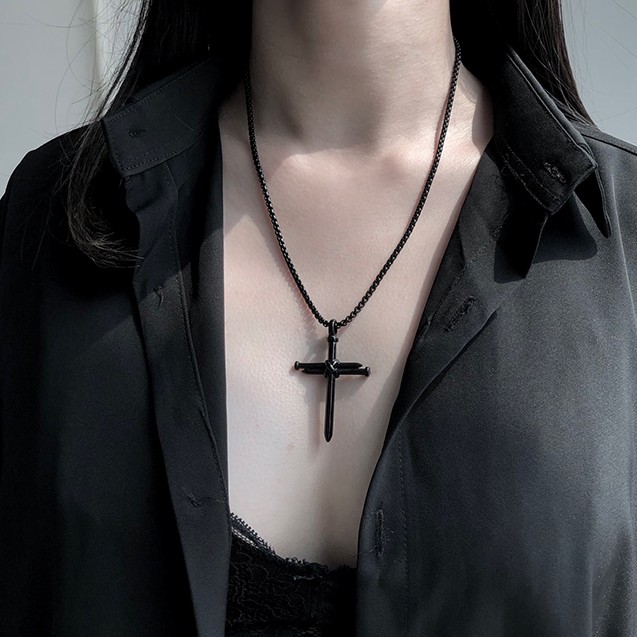 Vòng cổ thép titan gắn thánh giá phong cách cá tính
