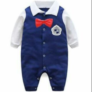 Combo body và quần đùi mặc kèm váy