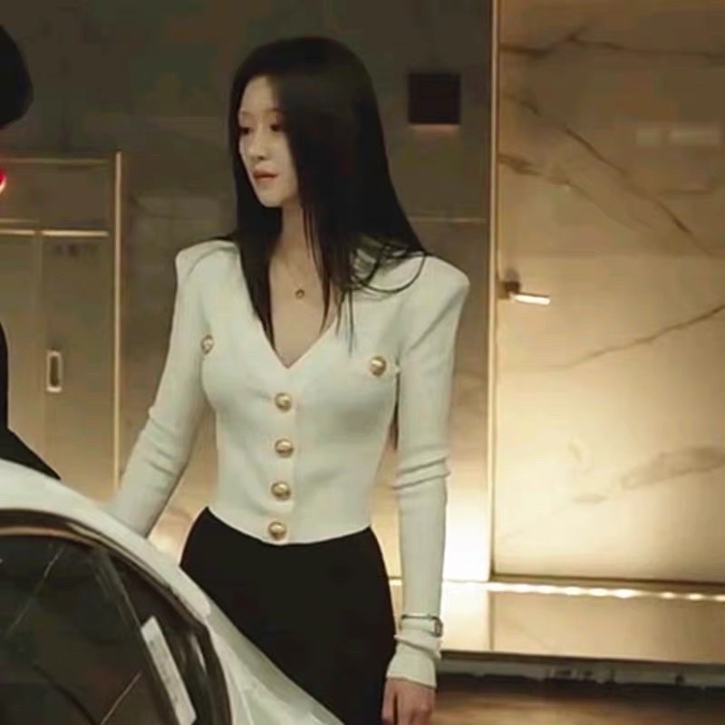 Áo cardigan giống Lee Ra El trong phim Eve, Cúc Tịnh Y