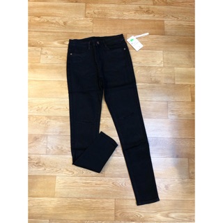 Quần skinny jeans đen rách gối