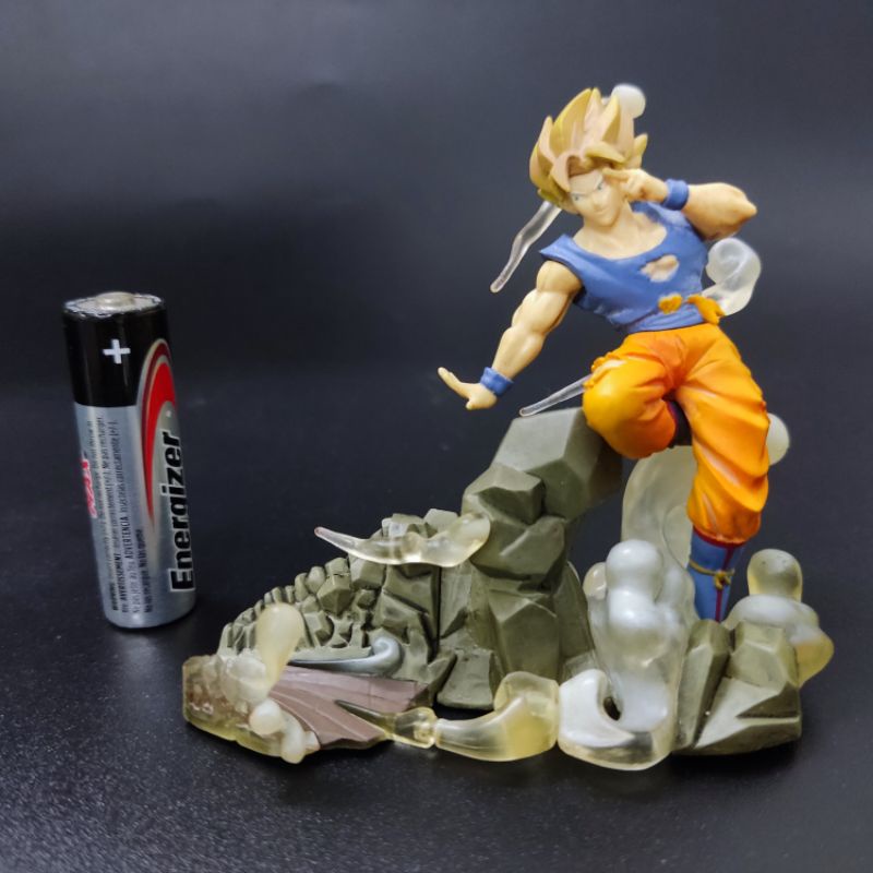 Mô hình chính hãng Bandai HG Dragon Ball Z Goku cảnh chưởng Buu