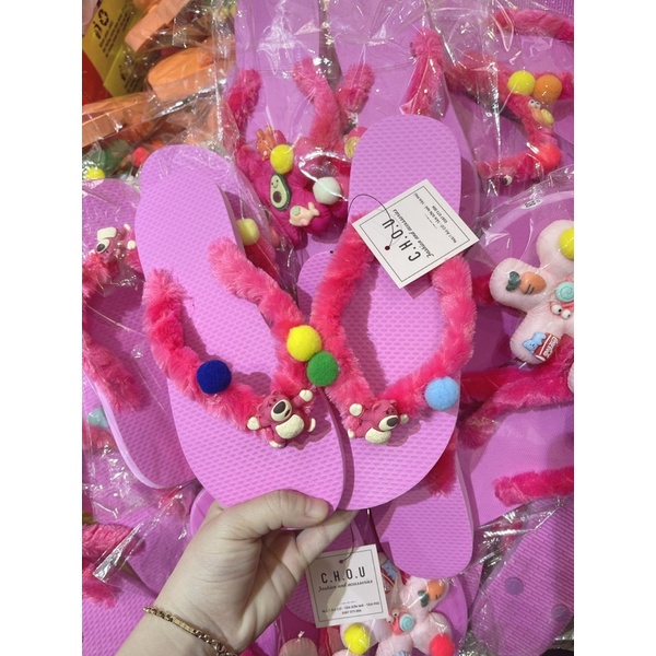 Dép gấu hồng