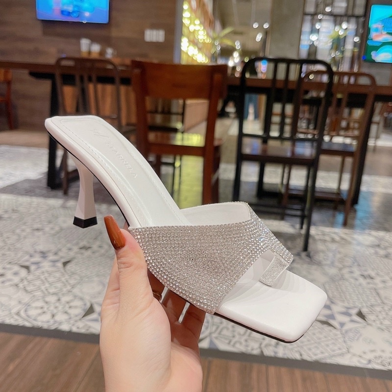 GÓT XỎ NGÓN MŨI VUÔNG