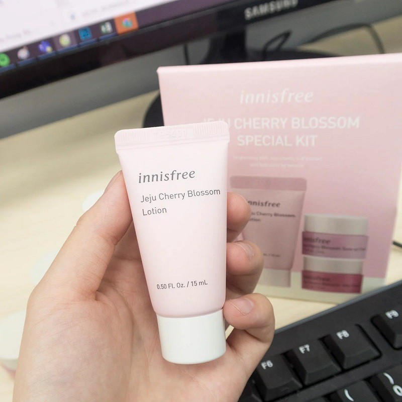 Bộ Kit 4 Sản Phẩm Dưỡng Ẩm, Trắng Da Innisfree Jeju Cherry Blossom Special Kit