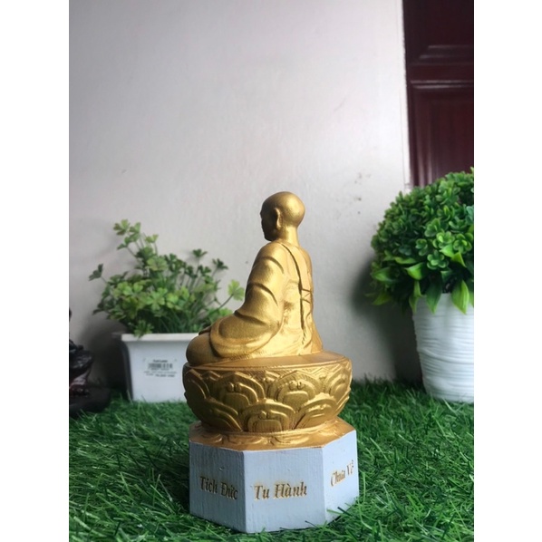Tượng PHẬT HOÀNG TRẦN-NHÂN-TÔNG được khắc dòng thơ