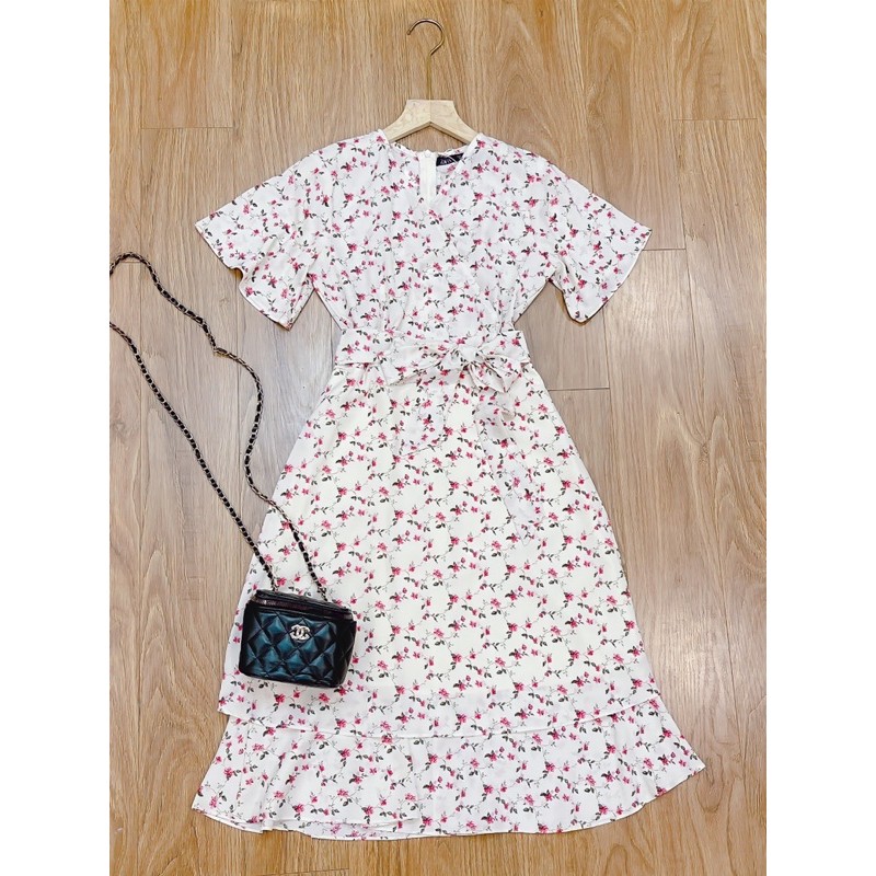 VNU303 - VÁY HOA HỒNG NHÍ CỔ V XẾP TẦNG NƠ EO | BigBuy360 - bigbuy360.vn