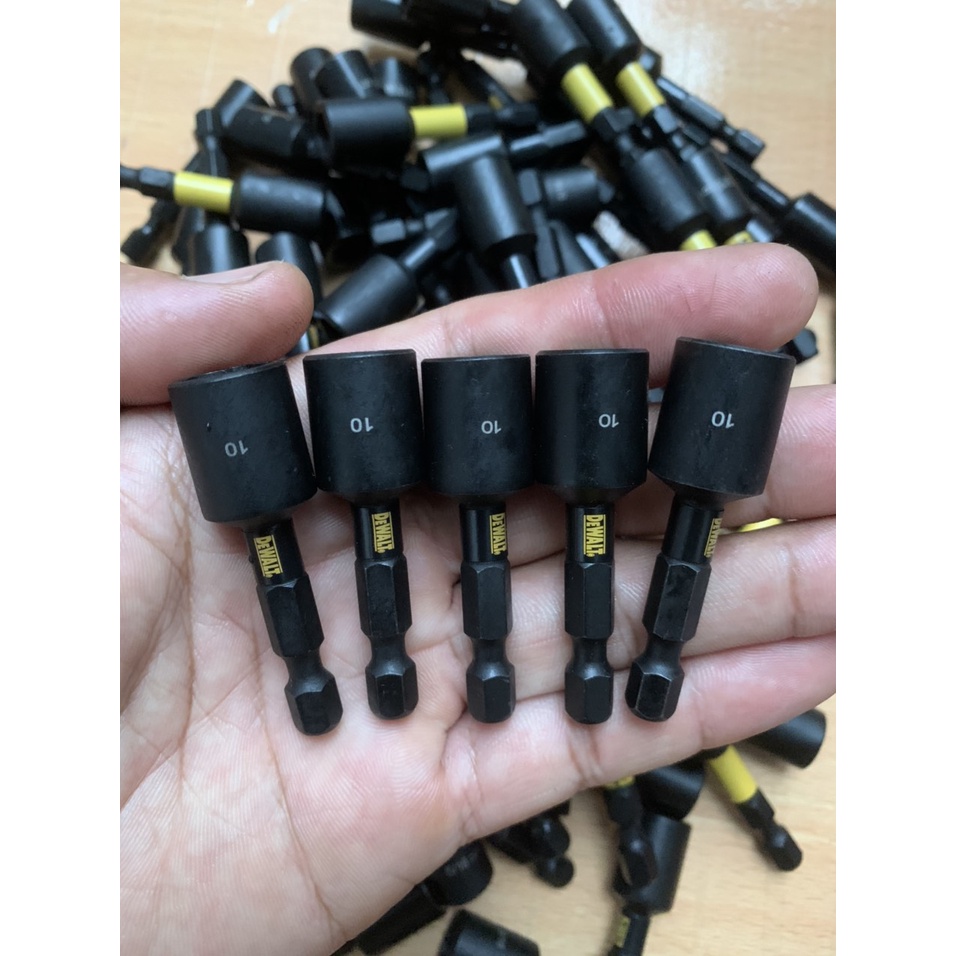 Đầu bắn tôn Dewalt đen tem đen 10ly dài 50mm hàng bãi nhật có nam châm
