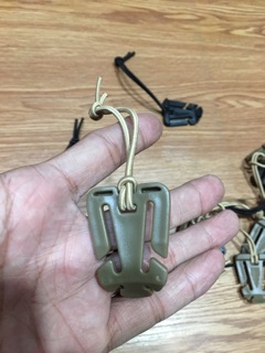 Khoá dây kẹp đồ vào balo tactical