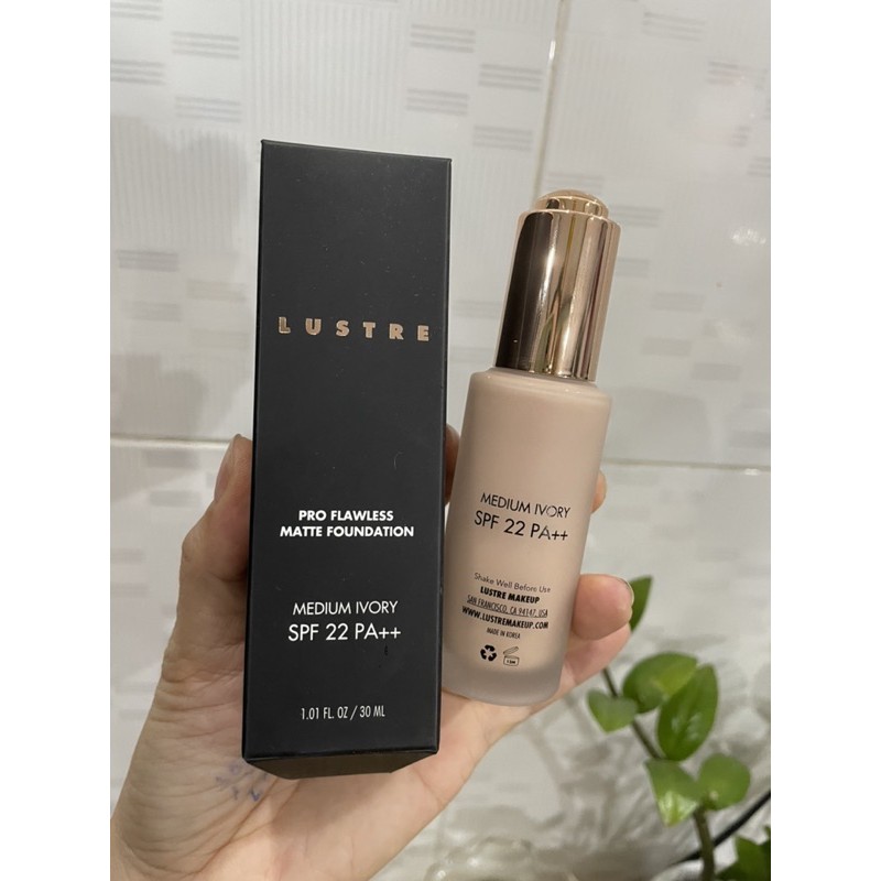 Kem Nền Căng Bóng Lustre PRO Medium IvorySPF 22 PA++