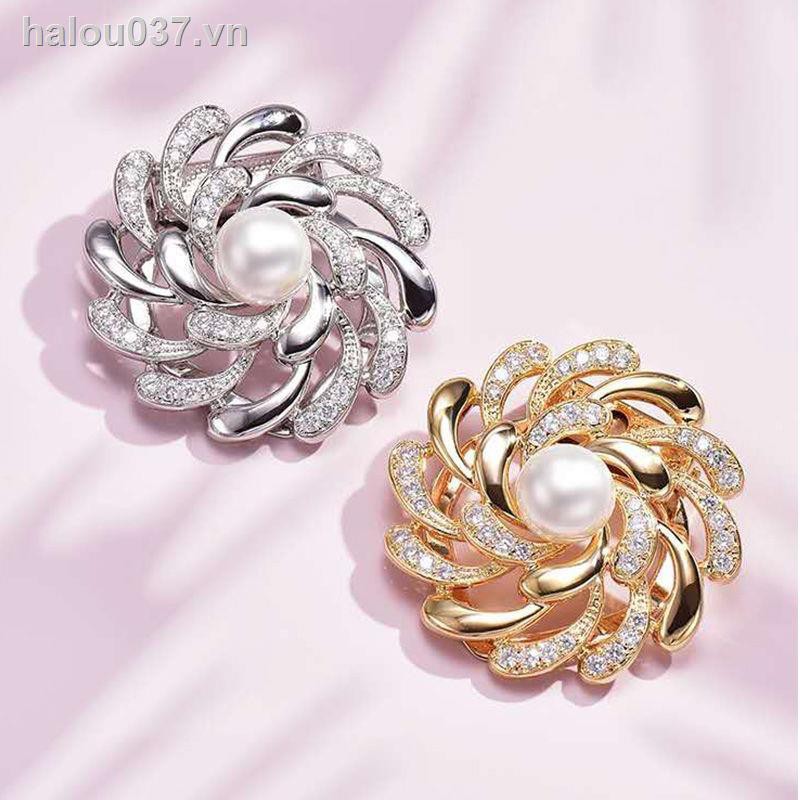✿Ready stock✿  High-end luxury classic silk scarf buckle brooch Dual-purpose shawl fashionable and versatile corner knotted