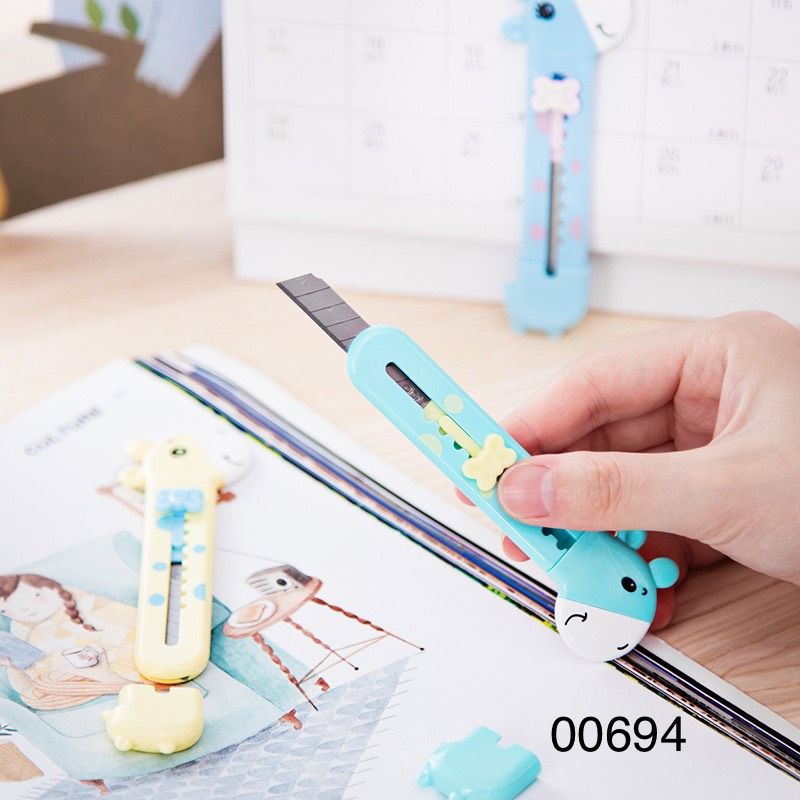 Dao rọc giấy hươu cao cổ tiện lợi