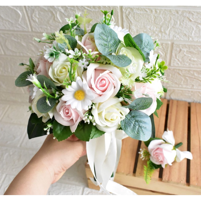 BÓ HOA CƯỚI TẶNG KÈM HOA CÀI ÁO CHÚ RỂ,CẦM TAY CÔ DÂU BẰNG HOA HỒNG SÁP, HOA HƯỚNG DƯƠNG SÁP, TẶNG KÈM HOA CÀI ÁO CHÚ RỂ