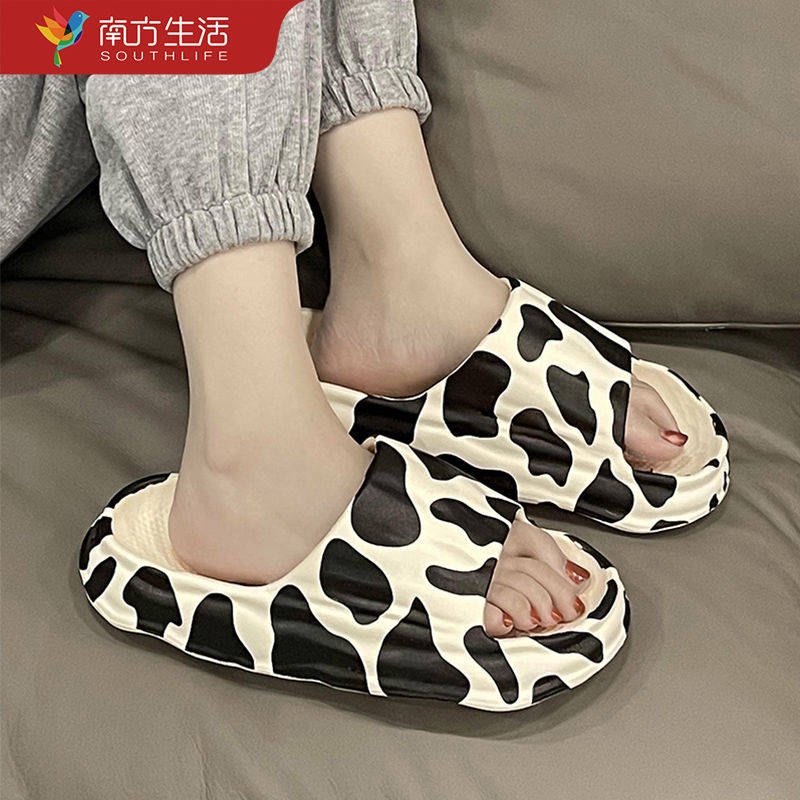 Dép sandal Đế Mềm Nhẹ Dày Dặn Thoải Mái Họa Tiết Bò Sữa Dễ Thương Thời Trang Mùa Hè Dành Cho Nam Nữ