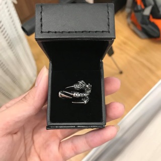 Nhẫn vuốt rồng