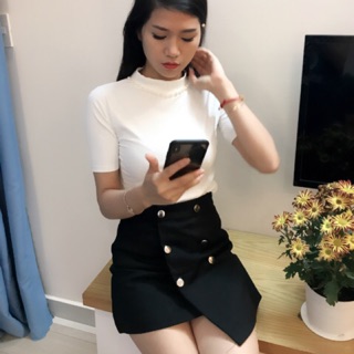 ÁO THUN CỔ CAO ĐÍNH HẠT VÀ QUẦN GIẢ VÁY ĐÍNH NÚT VẢI CHẤT