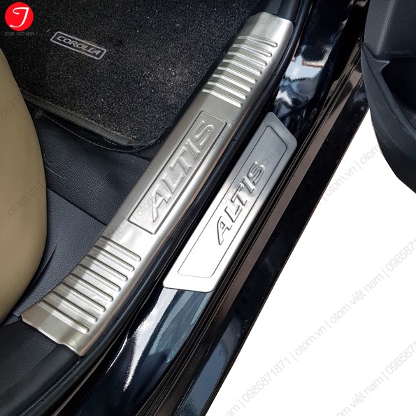 Ốp Bậc Trong Ngoài Xe Altis 2014 đến 2018 Mẫu Inox