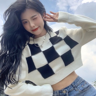 Áo len croptop dài tay hoạ tiết ô đen trắng