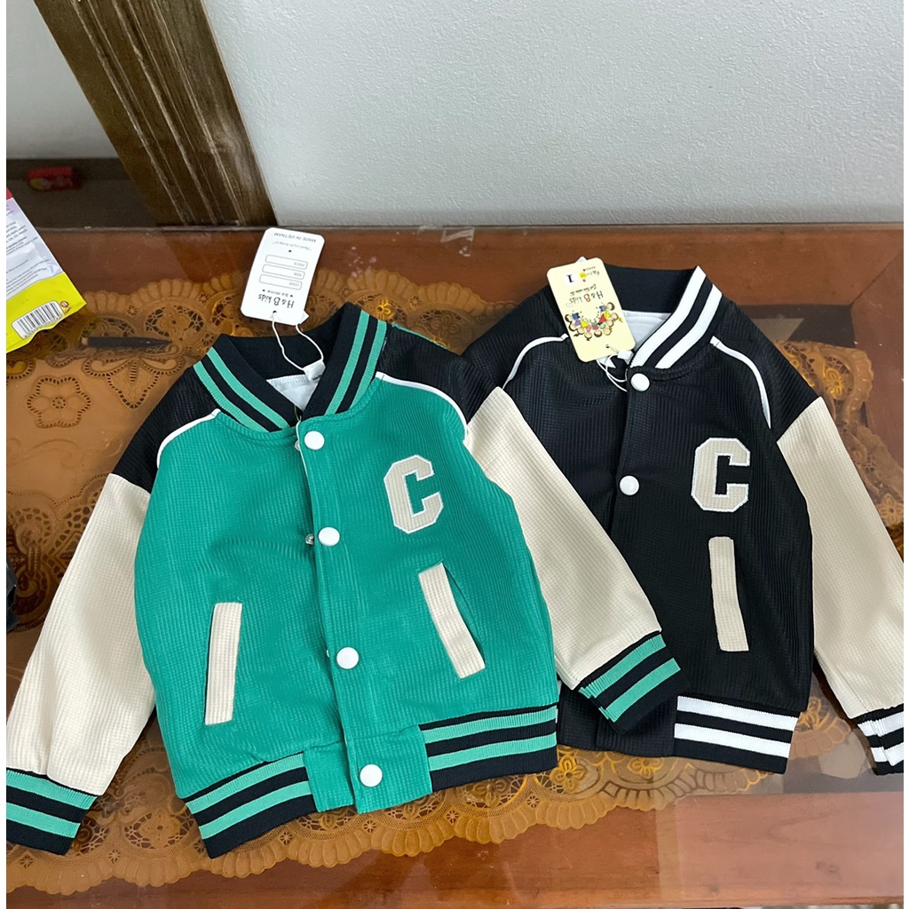 Áo khoác chữ C cho bé