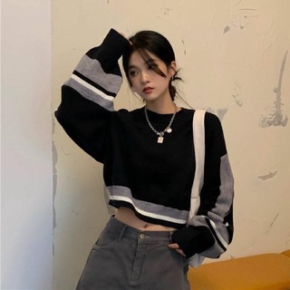 Áo len croptop hoạ tiết kẻ