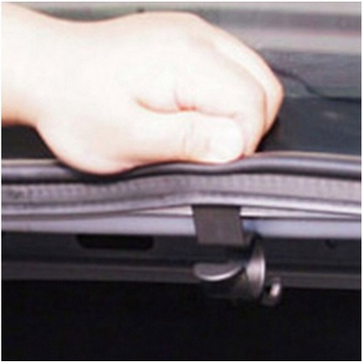 Móc Treo Dù  Tiện Lợi Gắn khoang hành lý sau đuôi Cốp Xe Hơi ô tô tương thích Toyota Vios Innova Hyundai Accent