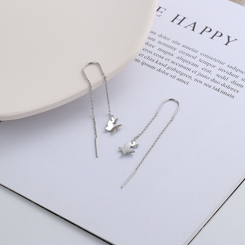 1 Đôi Bông Tai Dáng Dài Mặt Hình Bướm Phối Tua Rua Màu Bạc Phong Cách Vintage Cho Nữ