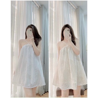 Đầm hoa nổi cổ yếm hở lưng