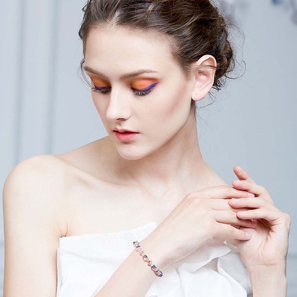 Vòng tay gắn hạt hình khối nhiều màu sắc độc đáo cho nữ