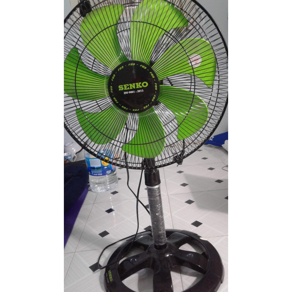 Quạt đứng Senko LTS1636 công suất 65W, 3 tốc độ gió, 2 màu sắc cam và xanh két - Hàng chính hãng