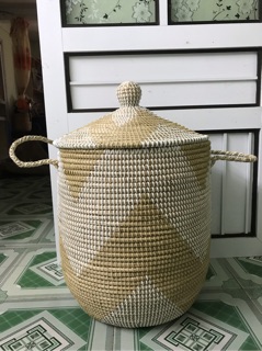 Giỏ cói xiên có nắp