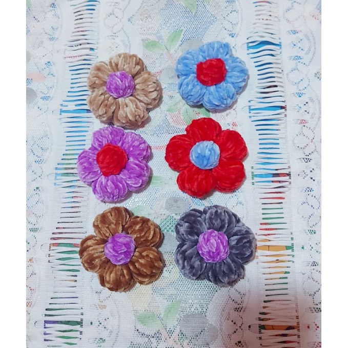 SALE (có sẵn) Hoa len cài áo 8cm, hoa len nhung, pin cài